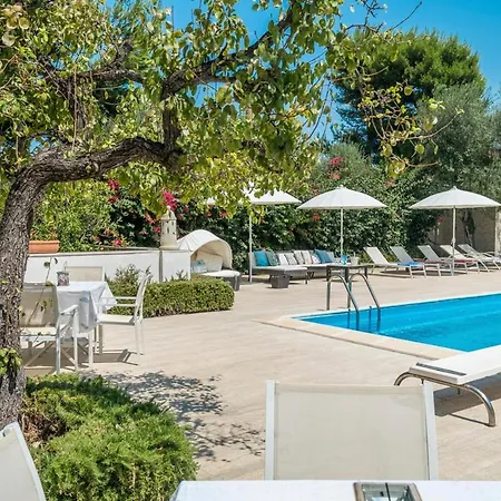 Sleeps 6 With Pool And Air Con Villa