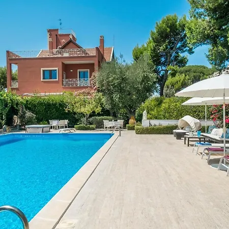 Sleeps 6 With Pool And Air Con Bari