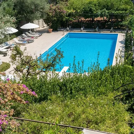 Sleeps 6 With Pool And Air Con Villa