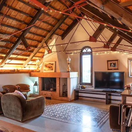 Villa Sleeps 6 With Pool And Air Con *