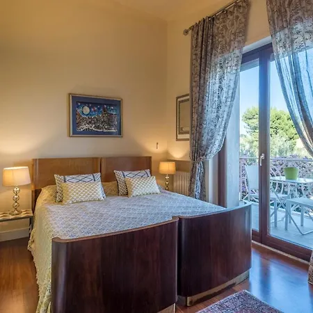 Sleeps 6 With Pool And Air Con Villa Bari